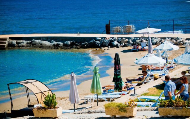 Ada Beach Hotel