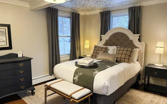 The Aurora Inn & Cottages