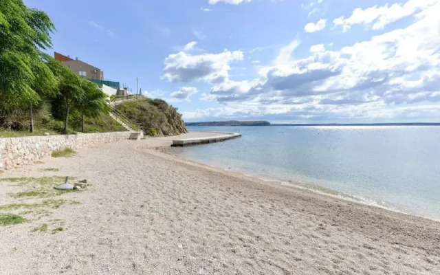 Edi - Amazing Location by the sea - A2