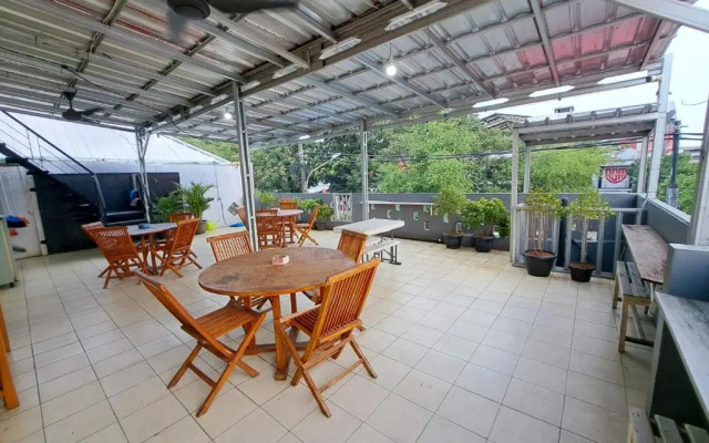 OYO 90578 Dinar Family