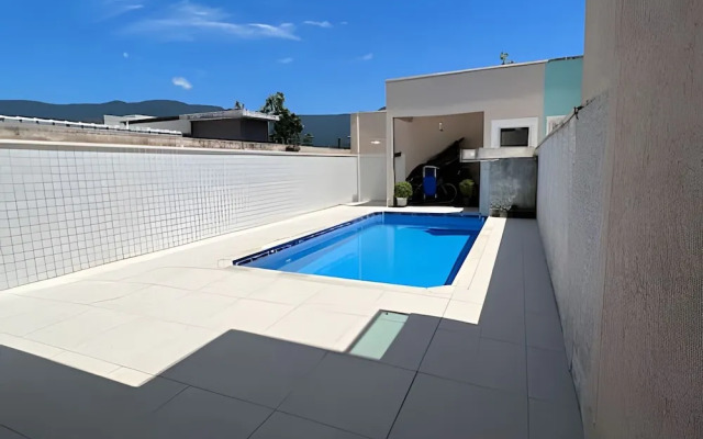 Casa com piscina em Boraceia