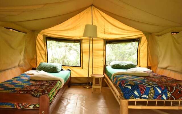 Room in B&B - Red Rocks Rwanda - Safari Tent Twin