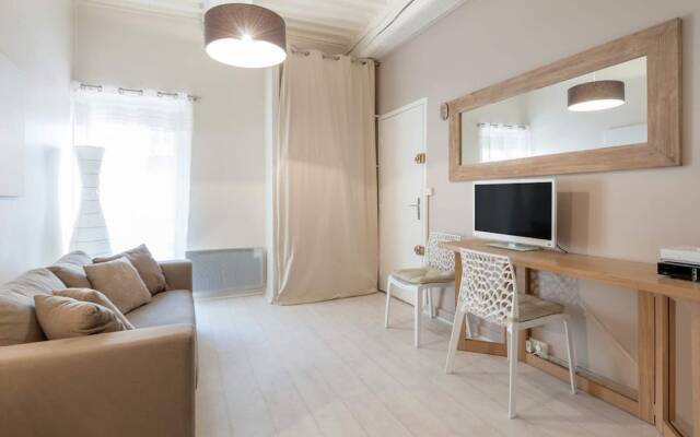 Charming Studio for 2 near the Metro by GuestReady