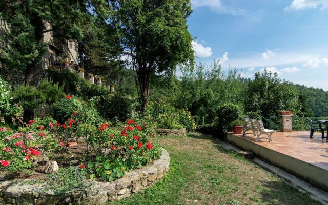 Elegant Holiday Home in Tuscany With Swimming Pool