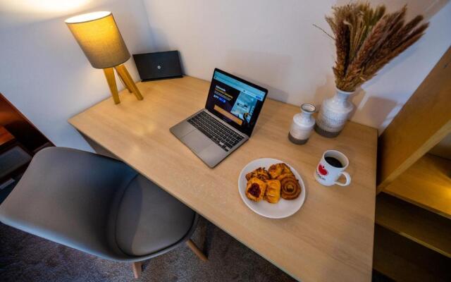 La Casa Suites Windsor