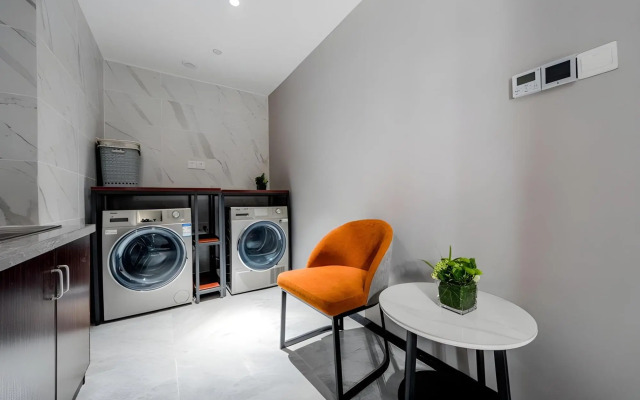 Yitel Collection (Shanghai Hongqiao Gubei Road, Yili Road Metro Station)