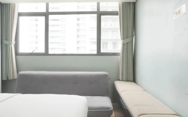 Restful And Modern 3Br At Daan Mogot City Apartment