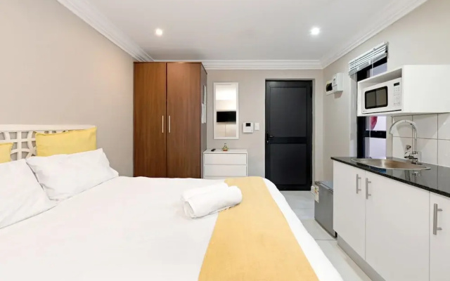 Modern En-suite Room Rooftop Terrace Central