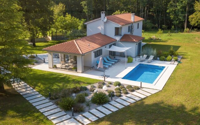Charming Villa in Nedešcina With Pool