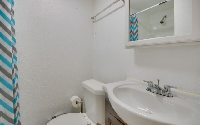 Southwest Houston Apartment w/ Pool Access!