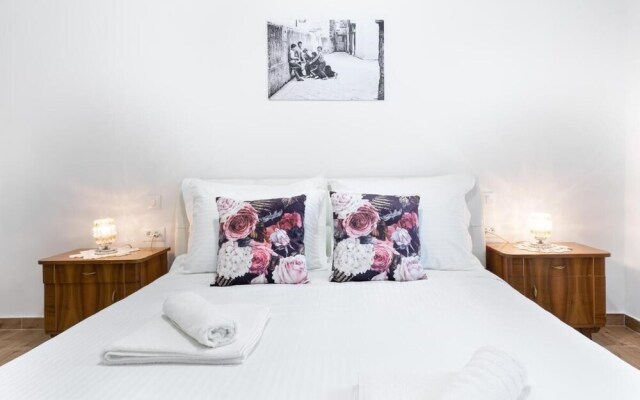 Palazzo D Apartments - One