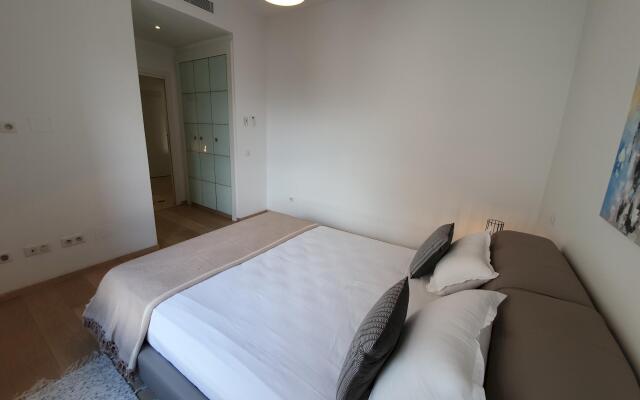 Prestige Luxurious 120m2 Next to UN Offices Lac2