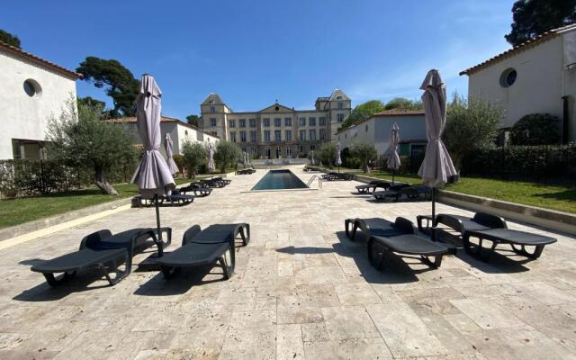 **Lovely Apartment In The Castle Of La Redorte**