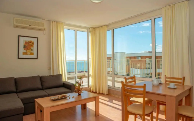 Crown Fort Club Apartment