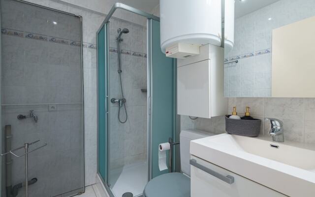 Apartment on 8th Floor With Kitchen