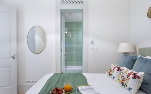 ALTIDO Energetic 2BR Apt w/workspace, by the Santa Justa Lift, in Baixa