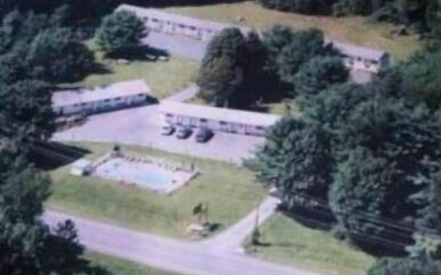 Four Seasons Motel