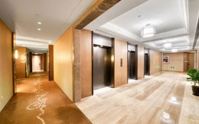 Jinjiang Metropolo Hotel (Shanghai Jing'an Pengpu Xincun Subway Station)