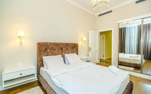 VIP Apartment in Buta palace 703
