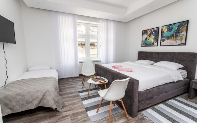 Modern Newly Refurbished Studio Main Street