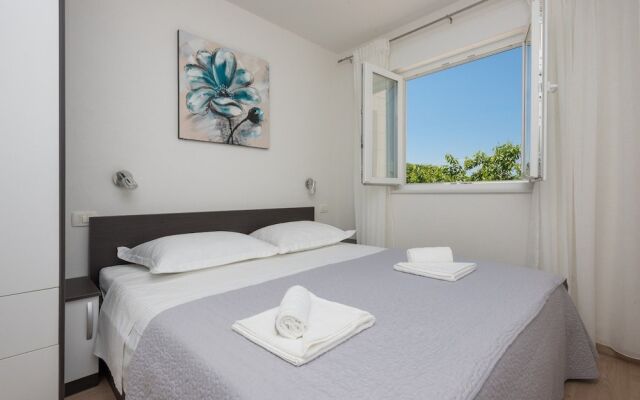 Apartments Mladen