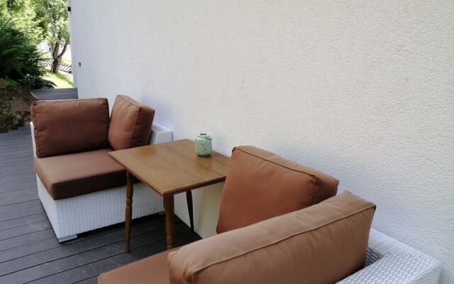 Hillside Rooms and Apartment