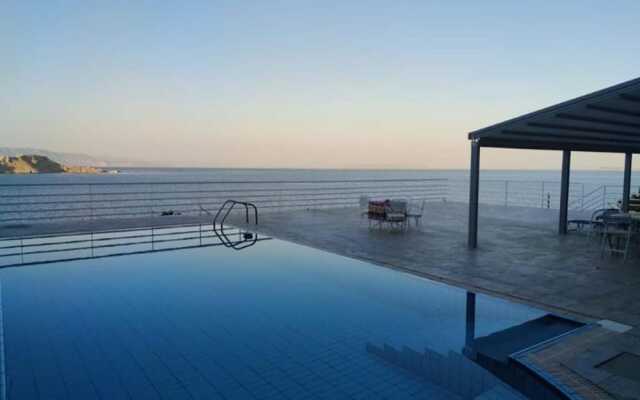 Charming 4-bed Villa in Pefkali