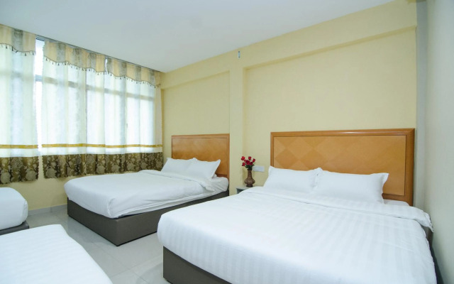 OYO 338 Hotel Raja Bot