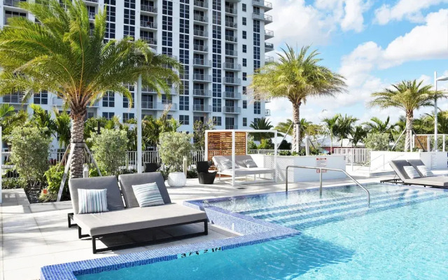 Luxury Condos at Hollywood Beach