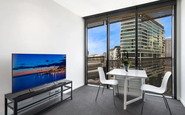 FARINA, 1BDR Docklands Apartment