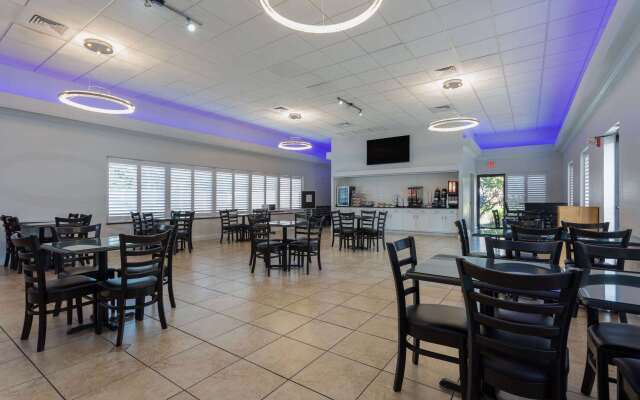 Days Inn & Suites by Wyndham Lakeland