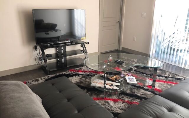 Cozy 2 Bedroom Apartment