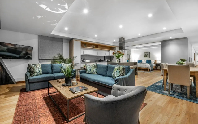 17 Marine, 2 Bedroom Sea-Facing Apt101
