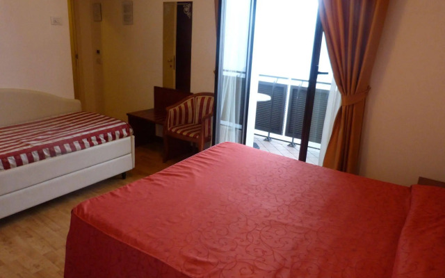 Hotel Joli