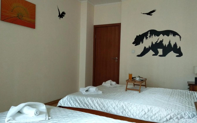 Pine Tree Apartment 2 - B7