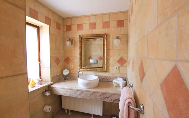 Landhaus & Burg Hotel Romantik