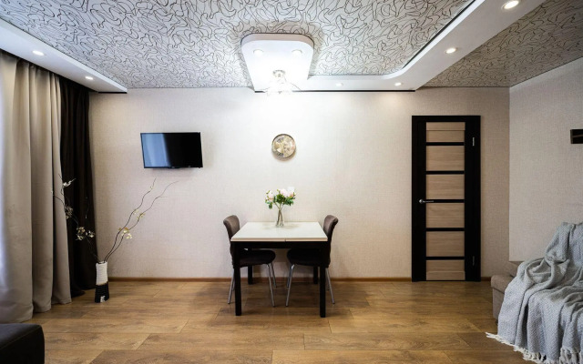 Пять Звезд на улице Сони Кривой 55