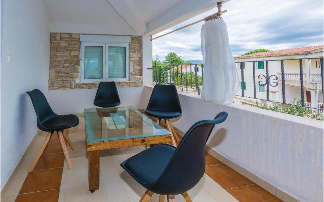 One-Bedroom Apartment in Vir