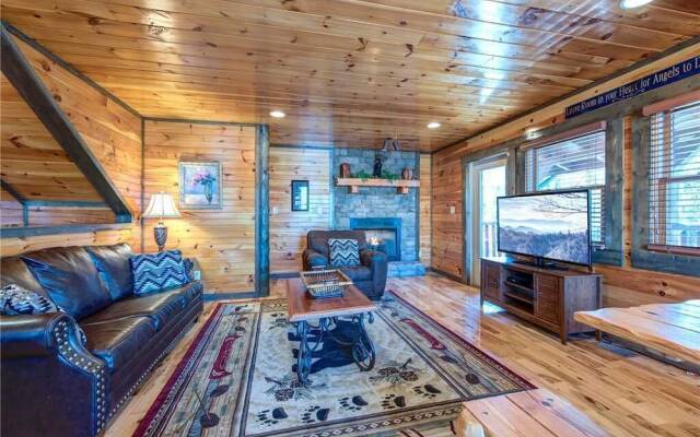 Old Hickory Lodge - Four Bedroom Cabin