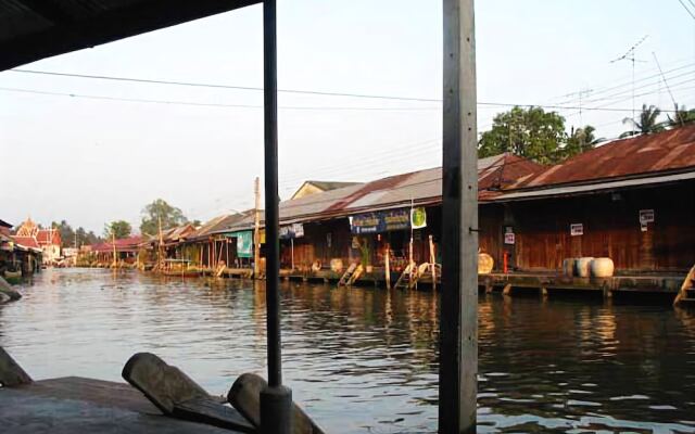 Ploen Amphawa Resort