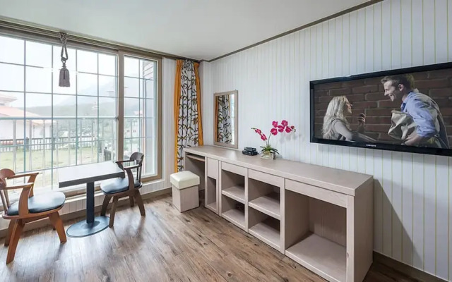 Lake and Pine Spa Pension