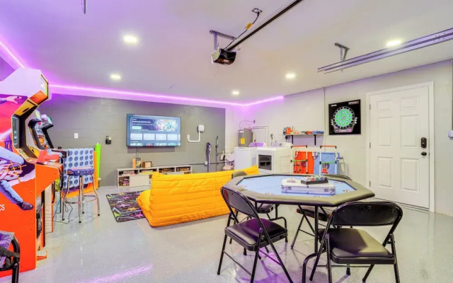 Mid-century Lakeland Home w/ Game Room!