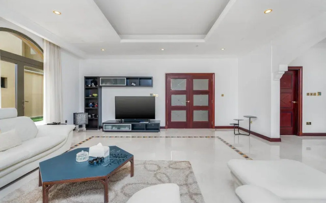 Exclusive 4BR Villa w Private Pool Beach