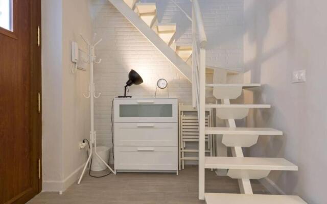 Castilla Triana Courtyard by Valcambre