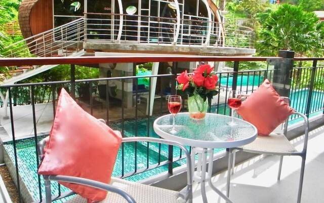 Emerald Terrace - Pool View Studio