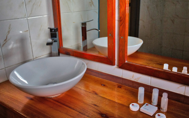 Island Safari Lodge