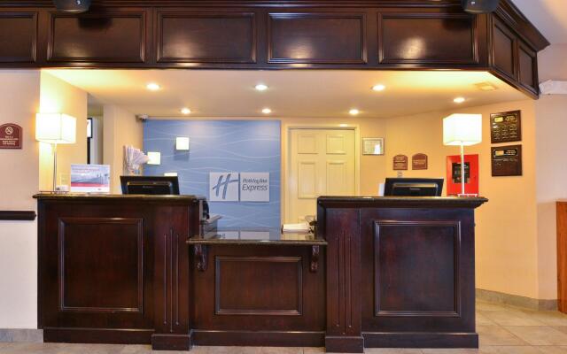 Holiday Inn Express Farmington - Bloomfield by IHG