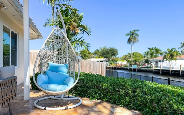 Dockside Daydreams - Canalfront and Pool Oasis