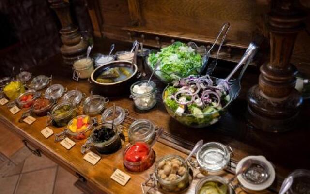 Hotel Trylogia