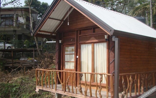 Yoho Okan Rock Wooden Cabana